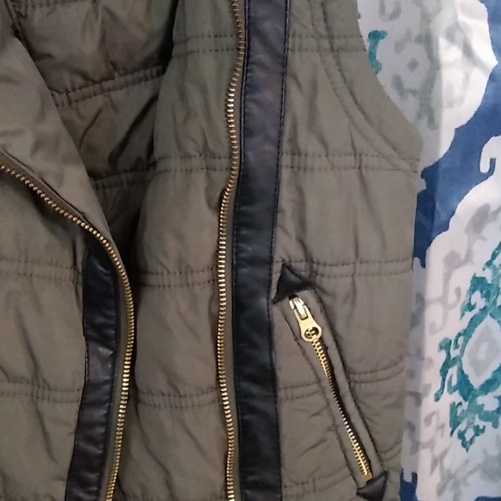 Utility Vest - Picture 3 of 5